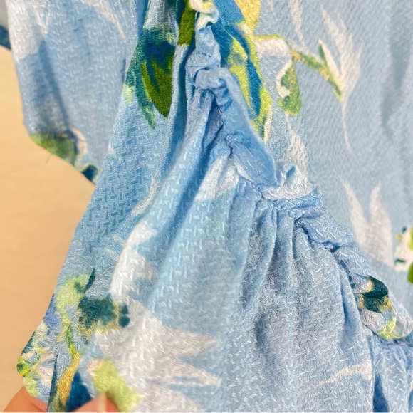 Illa Illa Blue floral flutter top/deep-V wrap front-Medium-NWT - Picture 9 of 11